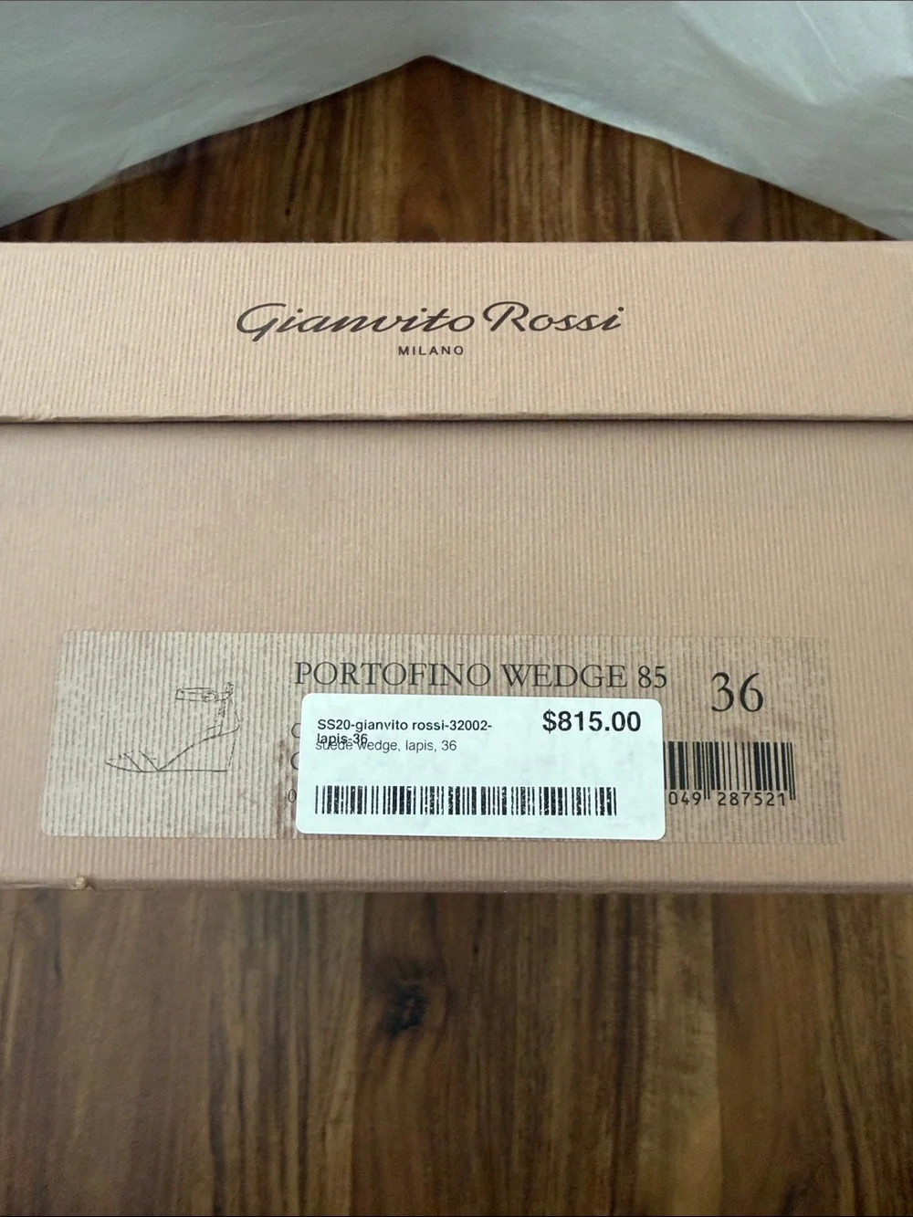 Gianvito Rossi never worn